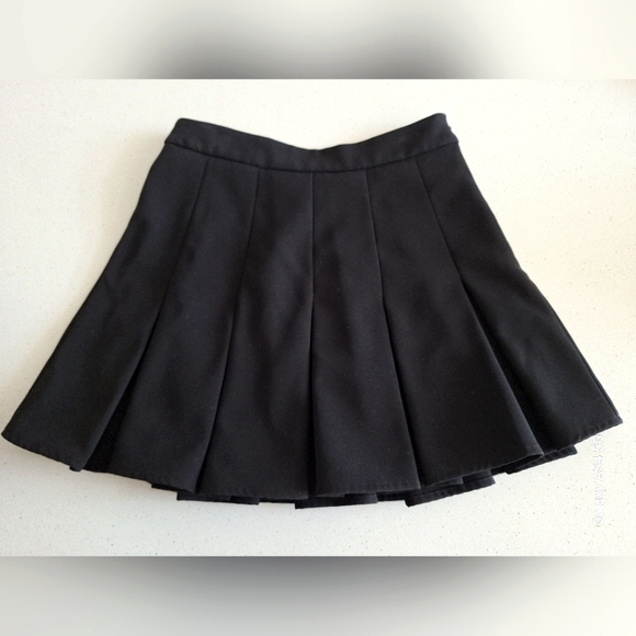 Blue Blush Ruffled, Black, High Waisted Short Skirt, Thick fabric, Barely worn - Picture 1 of 5